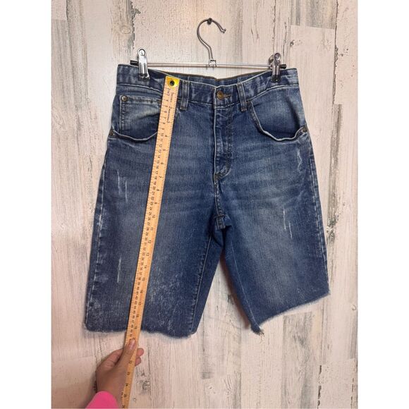 Women’s Distressed Denim Cut-Off Jean Shorts Size 32 Blue Vintage Style - Picture 2 of 7